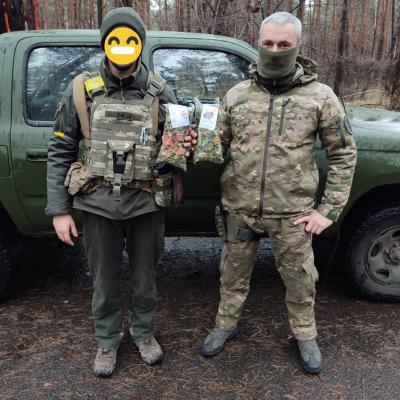 Carpathian tea has arrived for a soldier's lunch!