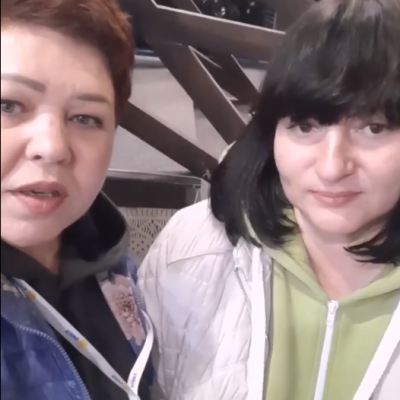 Women's hands delivered vegetables!