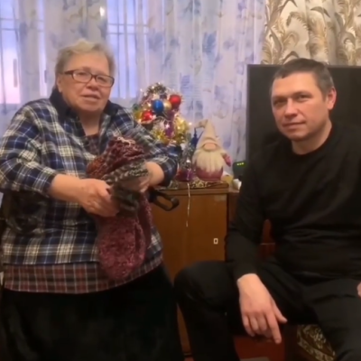 What do retired grandmothers in Kharkiv do?