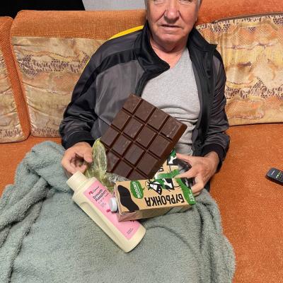 Give me a paw - take the chocolate!