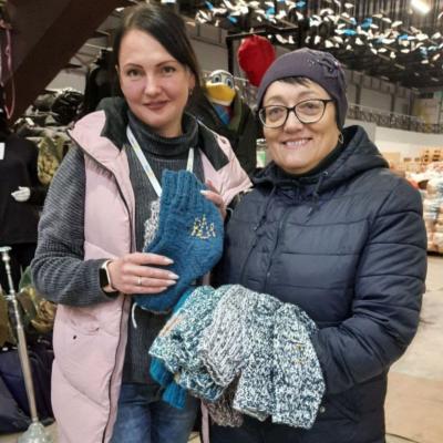 Loop by loop, the teacher knitted 20 pairs of socks!