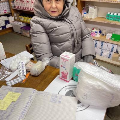 Men, women and children receive medicine from the Rotary HUB!