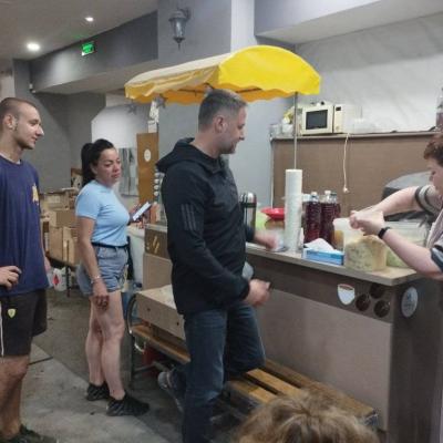 Буде ситим наш Тарас, бо приїхав Контрабас!