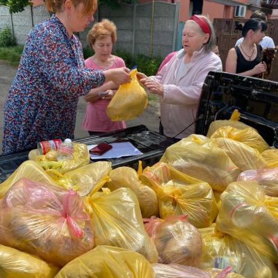 Візьміть, будь ласка, 4 кг добра!