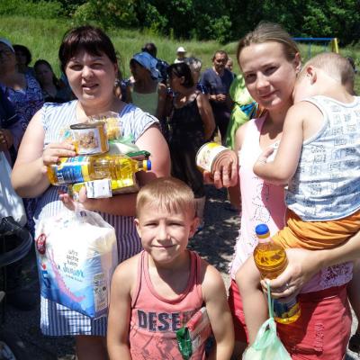 Мама, тато, бабця й я - в нас ТУШОНКОВА СІМ'Я!