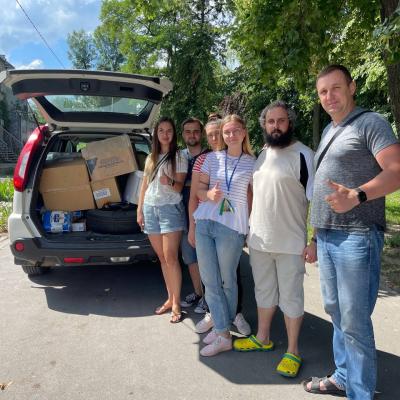По коморах помісти, по засіках пошкребти, ЛЮДЯМ ЛІКИ ВІДВЕЗТИ!