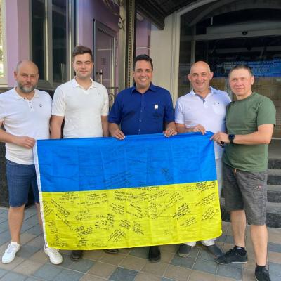 Жовто-синій, ТИ - СМІЛИВИЙ!