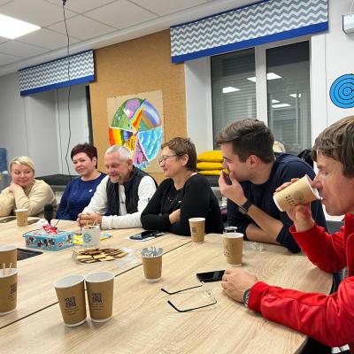 К - команда.