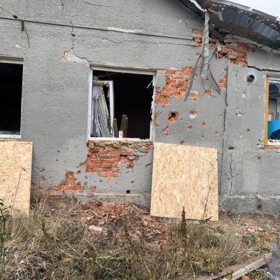 Заспокойся, батьки - вціліли, а вікна - залатаєм у неділю!